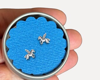 Orecchini Pegaso Cavallo Alato In Argento 925 Placcato Oro - Orecchini A Perno Donna - 7x8 Mm - Regalo In Astuccio