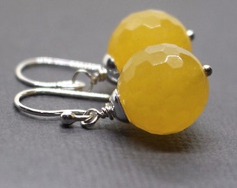 Gula jadeörhängen: Facettslipade hängande örhängen i sterlingsilver