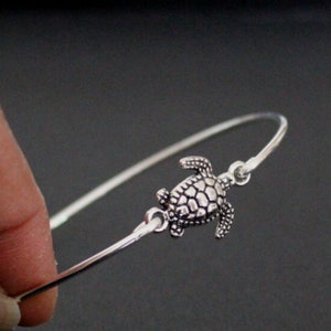 Sea Turtle Bracelet, Turtle Jewelry, Gift for Beach Lover, Beach Theme Wedding Gift, Sea Animal Jewelry, Beach Wedding, Bridesmaid Gift
