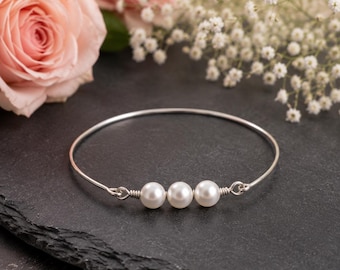 Draadgewikkelde parelarmband, zilveren armband, armband met drie parels, minimalistische parelsieraden, cadeau bruidsmeisje