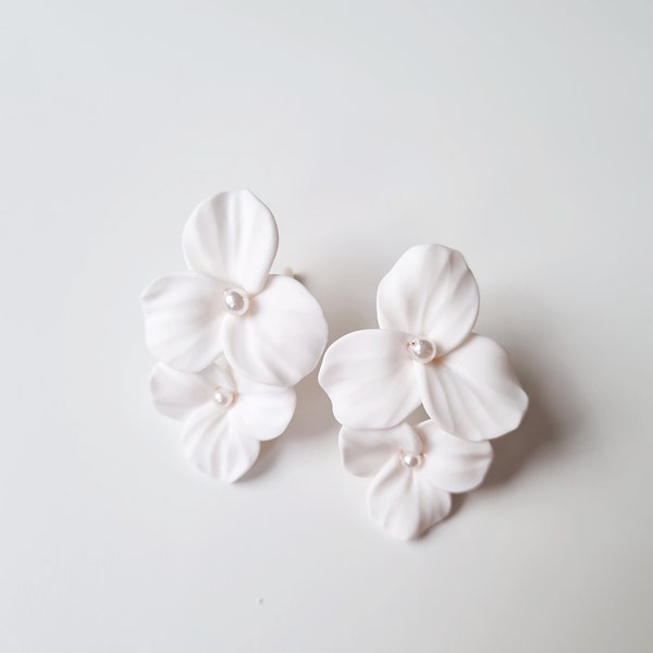 MARINA - Bridal clay earrings, Clay Earrings, Bridal earrings, wedding earrings, floral earrings, minimalist accessories