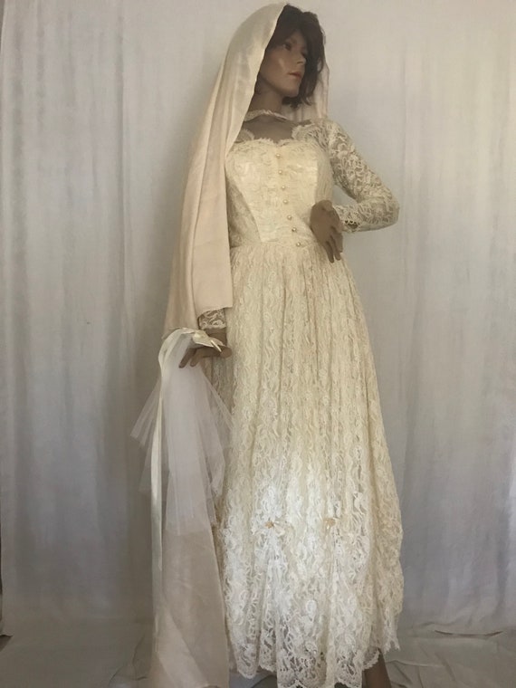 Vintage 1950’s Lace Wedding Dress
