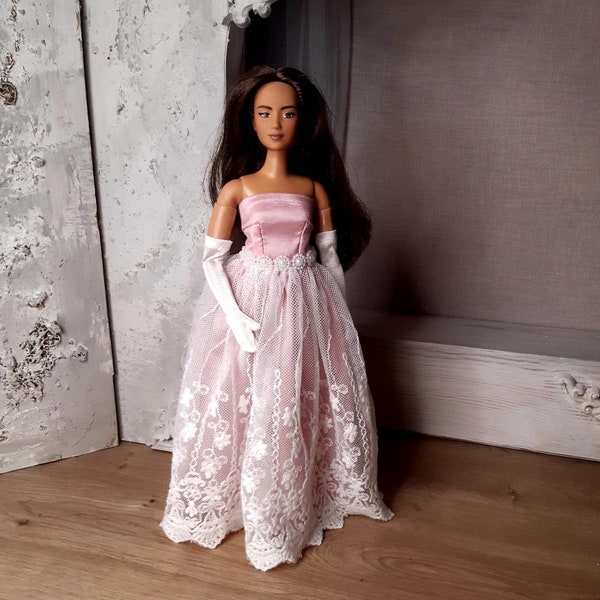 Ballkleid für curvy Barbies mit langen Handschuhen