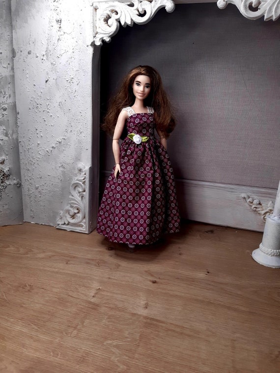 Romantic Dress in Country House Style for the Curvy and the