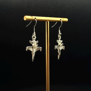 Boucles d&#39;oreilles argentées F-18 : cadeau pour pilote d&#39;avion