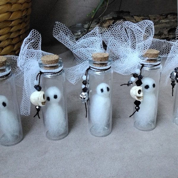 Kleines Gespenst im Glas, Halloweendekoration,  Handarbeit