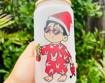 Vaso navideño de vidrio esmerilado Baby Benito: diseño sublimado de 16 oz