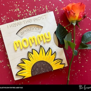 Archivos láser para el Día de la Madre: archivo láser con tarjeta giratoria interactiva con girasoles: archivo cortado con láser con flores para el Día de la Madre