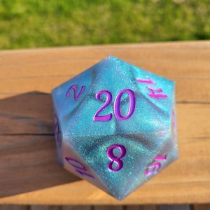 Glimmerberry: Riesige 76mm handgefertigte scharfe Kante d20 für Tabletop-Spiele, D & D, Pathfinder und mehr!