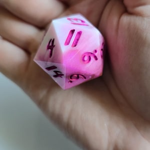 Magenta Mood - Single D20, D20 in 35mm Chonk Size, Dice for ttrpgs, Dnd Gifts, Large size die