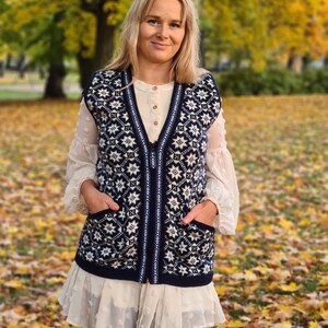 Gilet en laine Faire Isle, gilet tricoté pour femme avec une fermeture éclair, motif nordique 100% laine naturelle, cadeau pour elle image 1