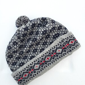Bonnet en laine tricoté, bonnet de ski d'hiver, bonnet d'hiver tricoté à motif Fair Isle, chapeaux nordiques tricotés, accessoires tricotés, bonnet d'hiver chaud Small snowflakes