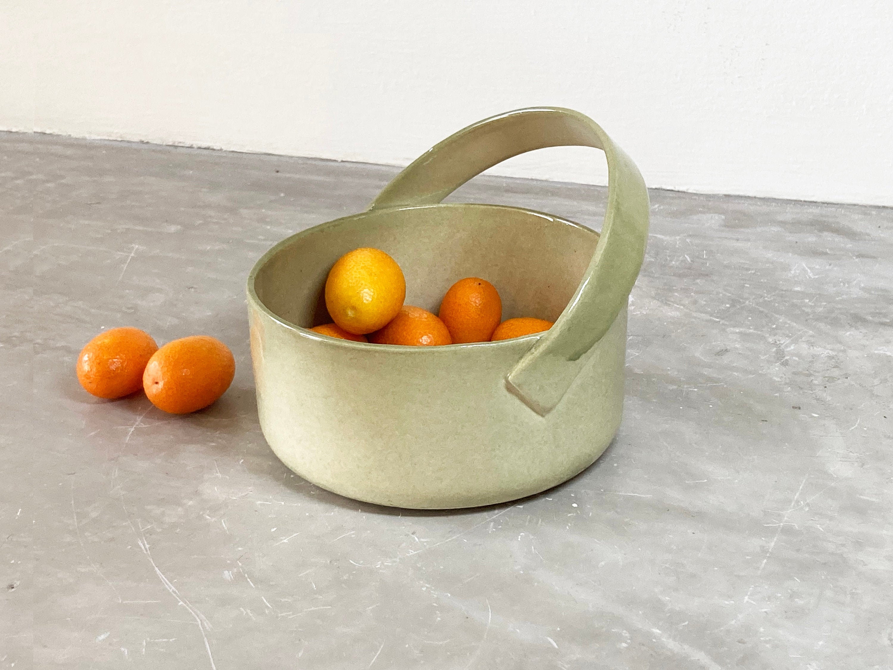 Bol en Céramique avec Poignée Diagonale Fixe, Couleur Gris Clair, Mini Bol Minimaliste