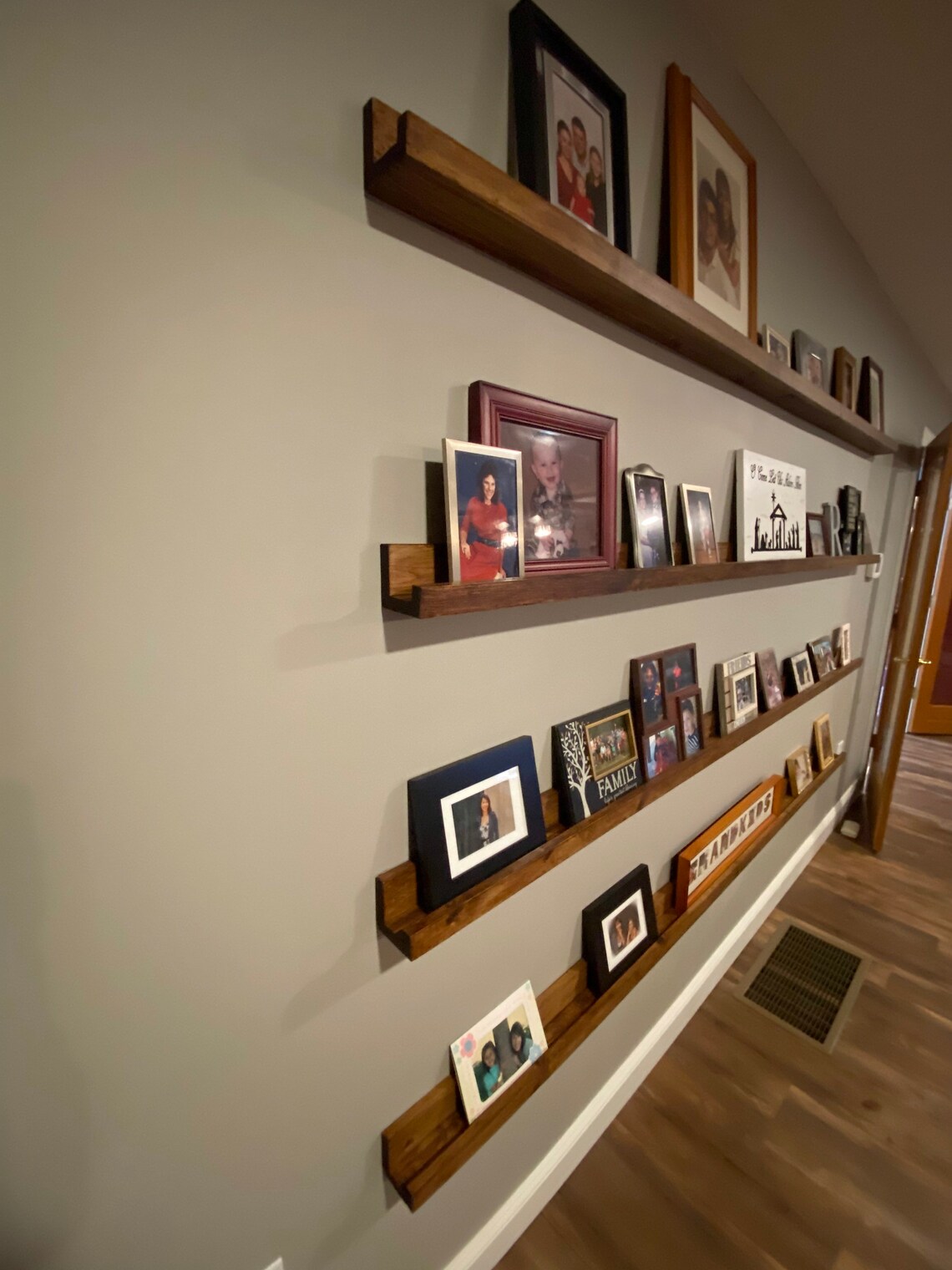 Tief schwebendes Bilderregal Holzregal Flurregal | Etsy