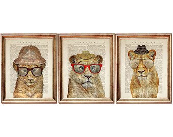 Set di 3 stampe artistiche di leoni con dizionario, decorazioni con ritratti di animali eccentrici