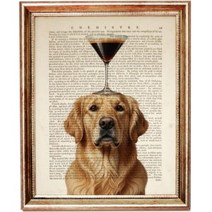 エスプレッソマティーニを飲みながらのゴールデンレトリバーのプリント、犬のウォールアート、犬の肖像画のヴィンテージ辞書ページ、犬好きの面白いギフト、レトロなバーの装飾