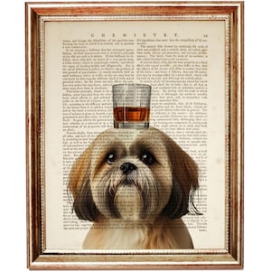 Impresión artística de perro Shih Tzu con vaso de whisky, arte de pared de diccionario vintage, decoración de pared de perro con vaso de whisky, retrato de mascota para bar.