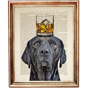 Stampa artistica da parete con Labrador nero e bicchiere di bourbon, stampe di animali divertenti, ritratto di animali domestici, stampa per amanti del bourbon, poster per cani