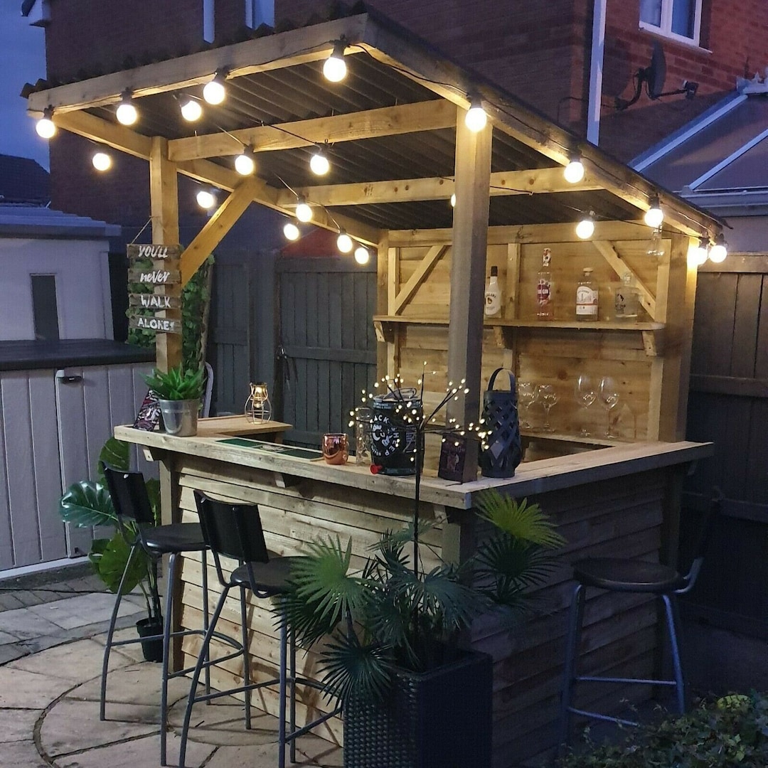 Bar de jardin en bois avec réfrigérateur