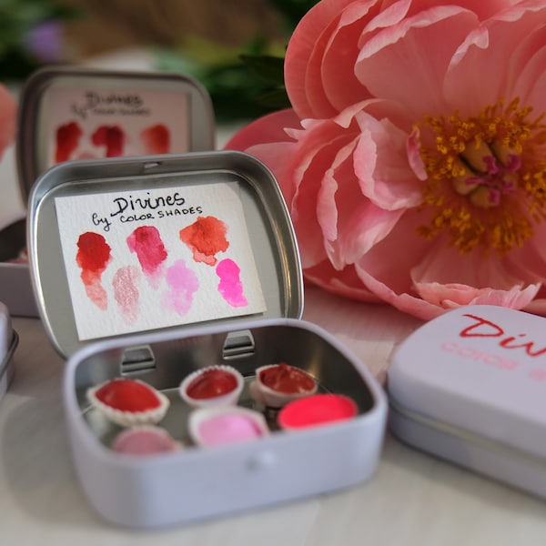 Divines La palette d'Aquarelle artisanale taille voyage coquillage couleurs roses et rouges