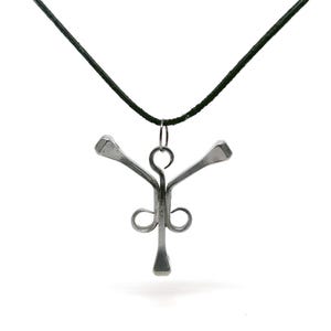 Segen Anhänger Halskette mit Lederband in Samt Tasche - Handgefertigter Stahl Schmuck - Individuelles Geschenk