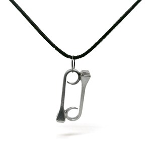 Dualität Symbol Anhänger Halskette mit Lederband in Samt Tasche - Handgefertigter Stahl Schmuck - Individuelles Geschenk