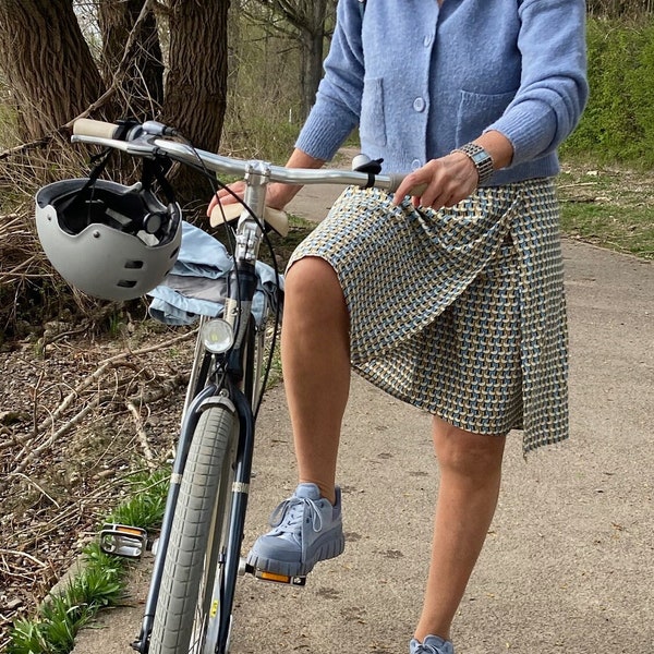 Der perfekte Rock zum Radfahren in der City