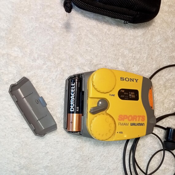 Working Yellow Sony SRF-88 Sports Walkman Radio With AM/FM Tuner