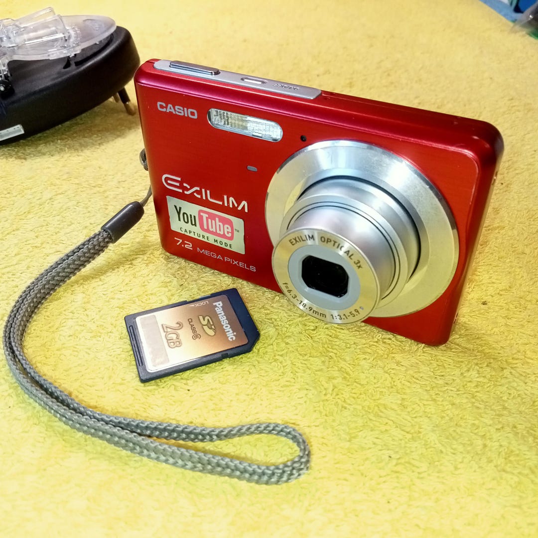 Red Digital Camera, Working Casio Exlim EX-Z77, 7.2 MP Camera, 3x