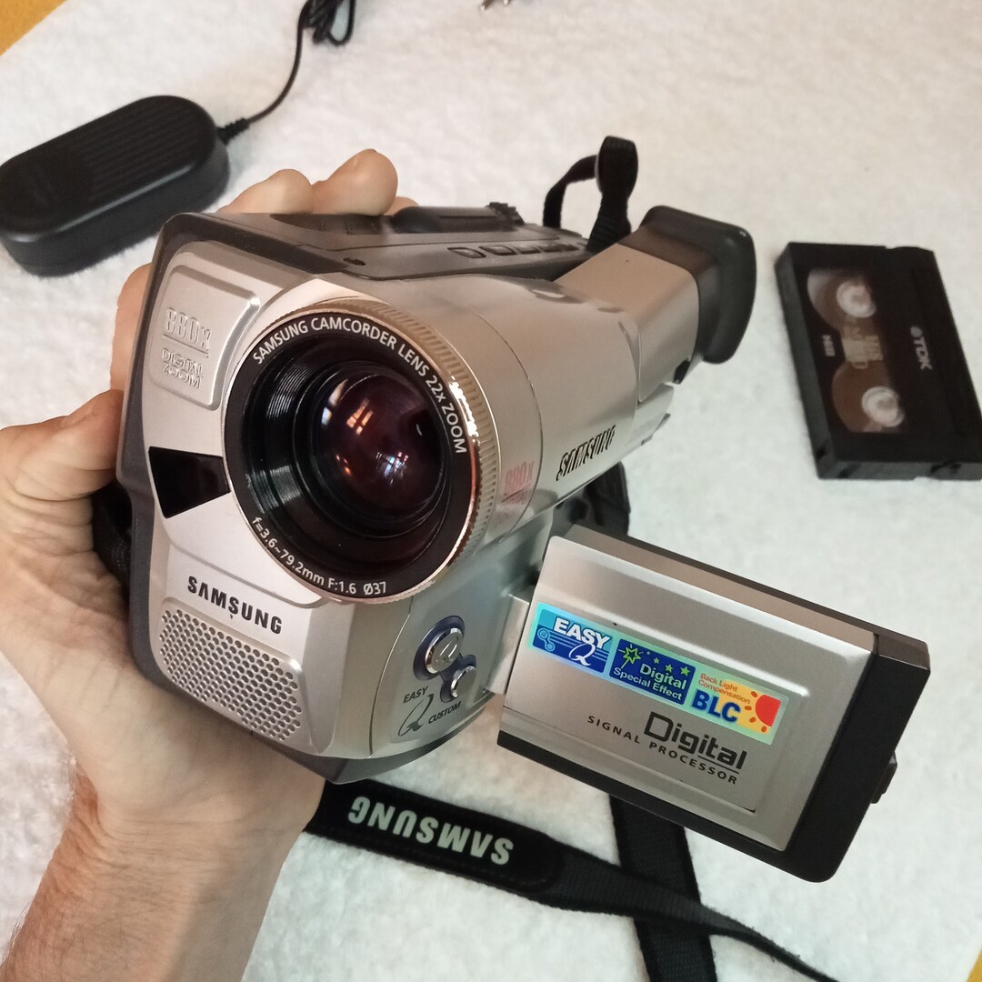 Working Hi8 Camcorder for Samsung VPL900 880X 22X ZOOM Camcorder F3.679.2mm Made in Korea