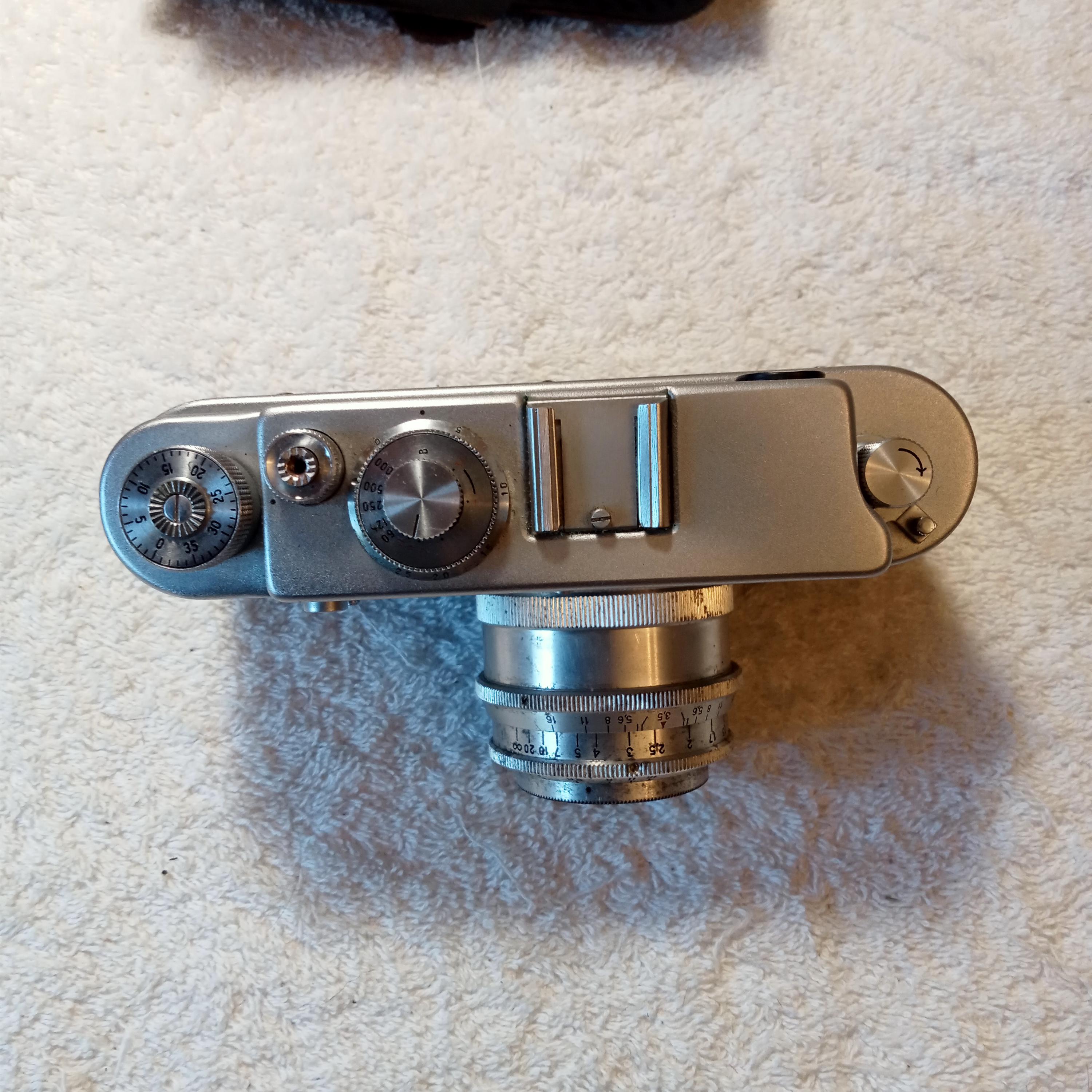 動作するソビエト製のビンテージフィルムカメラ Zorki-4、Industar-50