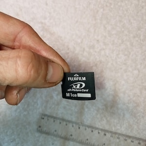 動作メモリカード オリンパス XD-ピクチャーカード、富士フイルム、デジタルカード 1GB、オリンパス デジタルカメラの一部モデル用メモリカード、日本、東芝