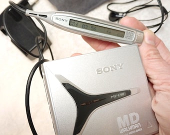 Reproductor de minidisc Sony Walkman MZ-E90 vintage en funcionamiento, tipo R, de colección, de calidad japonesa.