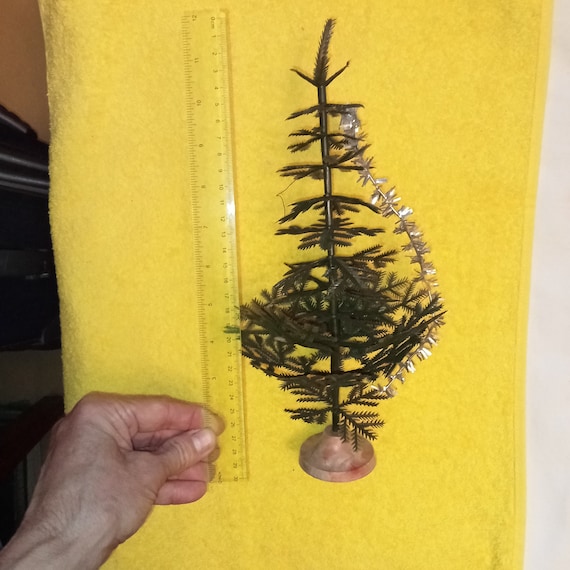Sowjetischer Weihnachtsbaum aus den 70er Jahren. Plastik-Weihnachtsbaum aus der UdSSR. Seltener antiker Klappbaum, 30 cm, Vintage-Dekoration, kleiner sowjetischer Weihnachtsbaum