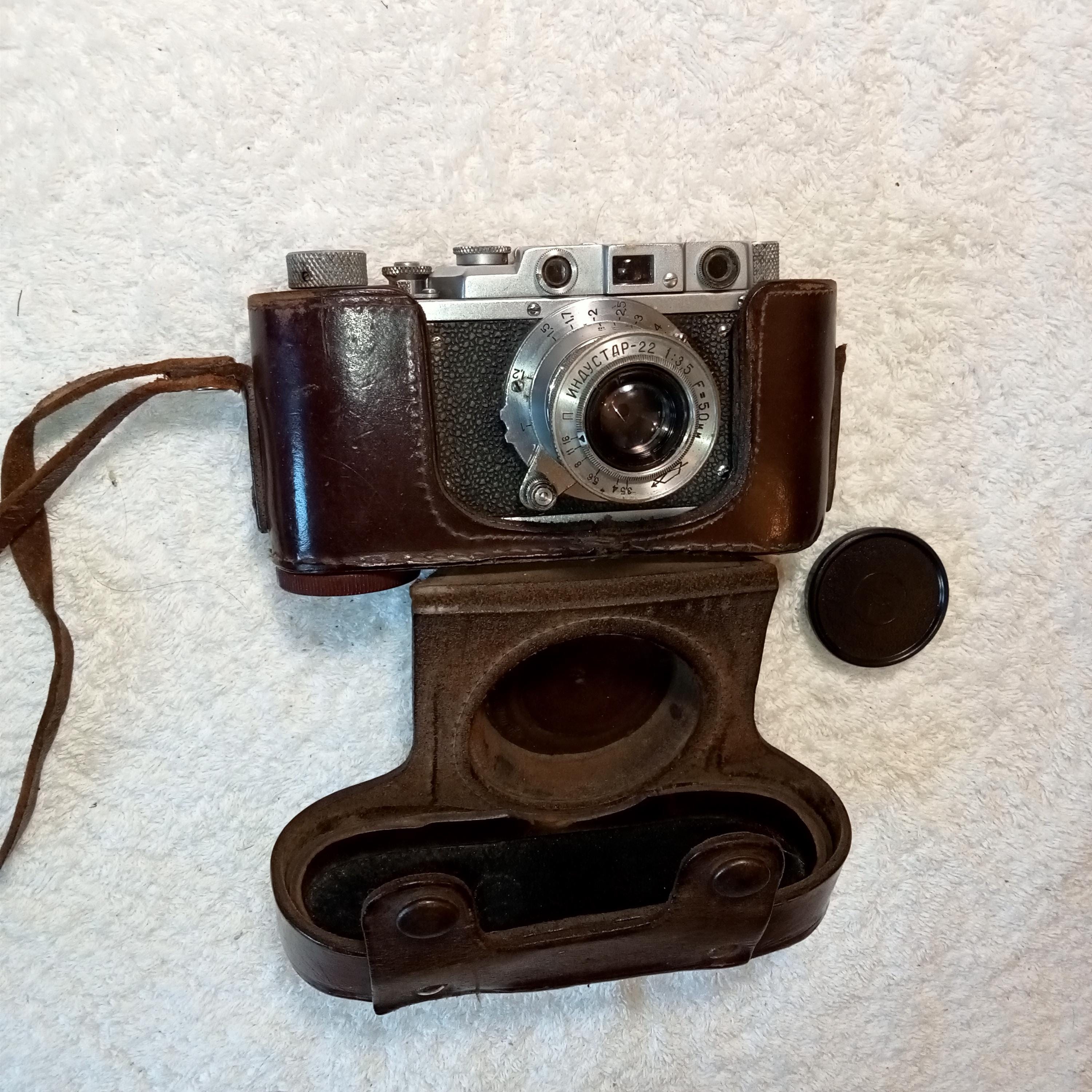 動作するソビエト製のビンテージフィルムカメラ Zorki-1、Industar-22