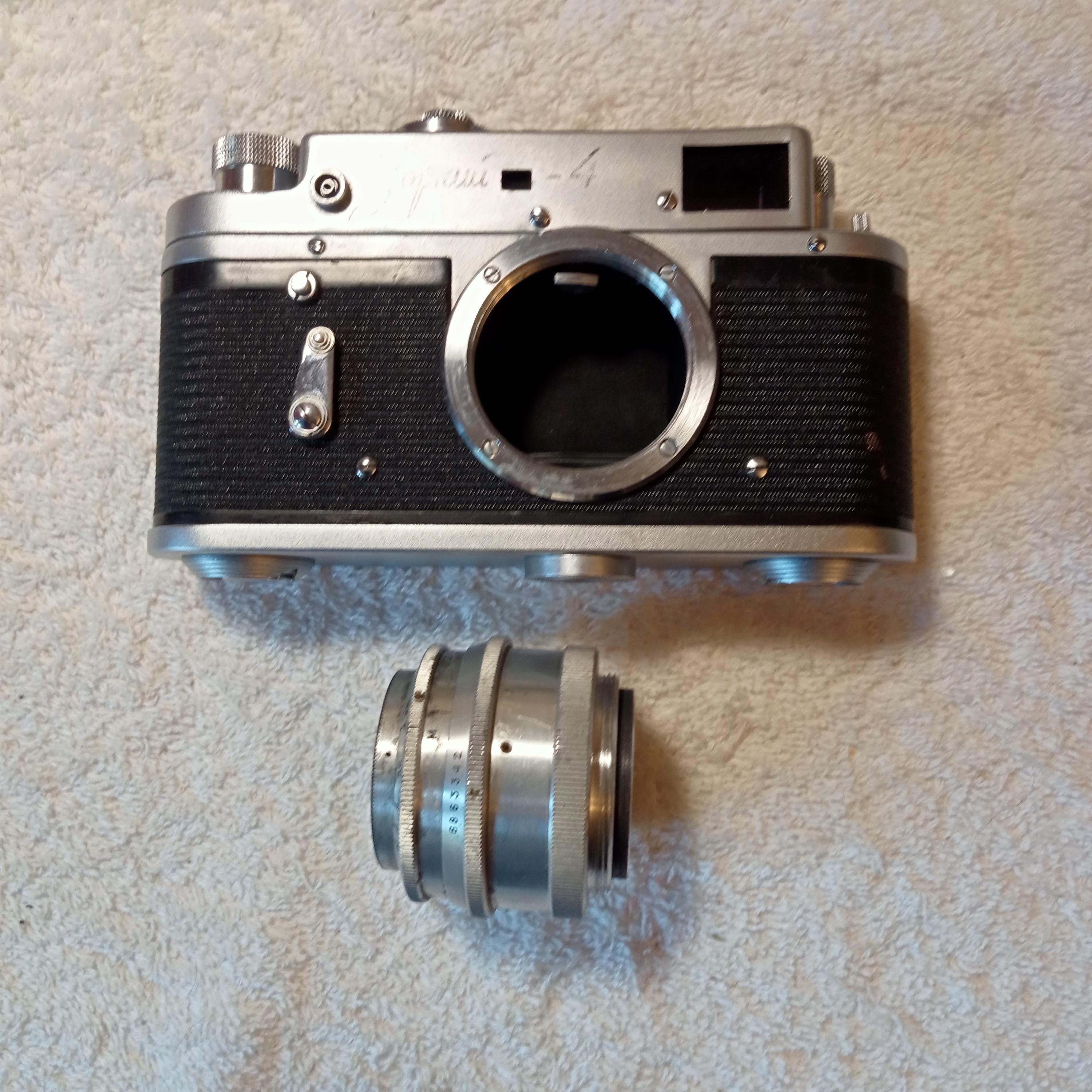 動作するソビエト製のビンテージフィルムカメラ Zorki-4、Industar-50
