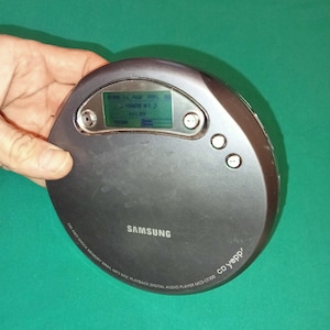 Working Samsung Portable MP3 Disc Player MC-CF300,retro player,compact,Korean technology,Soviet era,collection player,decor