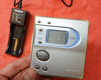 Working vintage Minidisc Recording ,Sharp MD-MT170 ,player MD compact , digital sound reset,collectible player,charger, battery