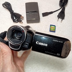 動作確認済みデジタルビデオカメラ Canon Legria HF R17、メディアタイプ フラッシュメモリ、ハンディカム Canon ビデオレンズ、ズーム 20倍、400倍