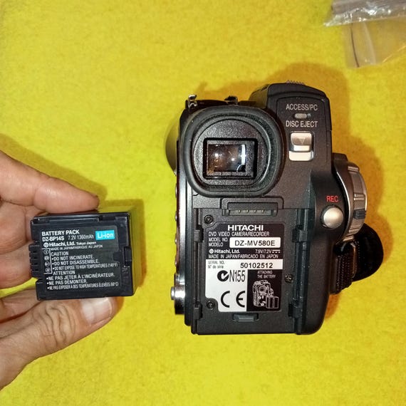 Hitachi DZ-MV580E DVD RAM Camcorder With 16X 240X Zoom