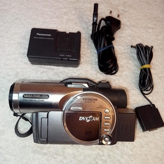 ファッションシーンで話題のこれから流行るブランド12選 Hitachi Zoom 240X 16X With Camcorder RAM DVD DZ-MV580E ビデオカメラ