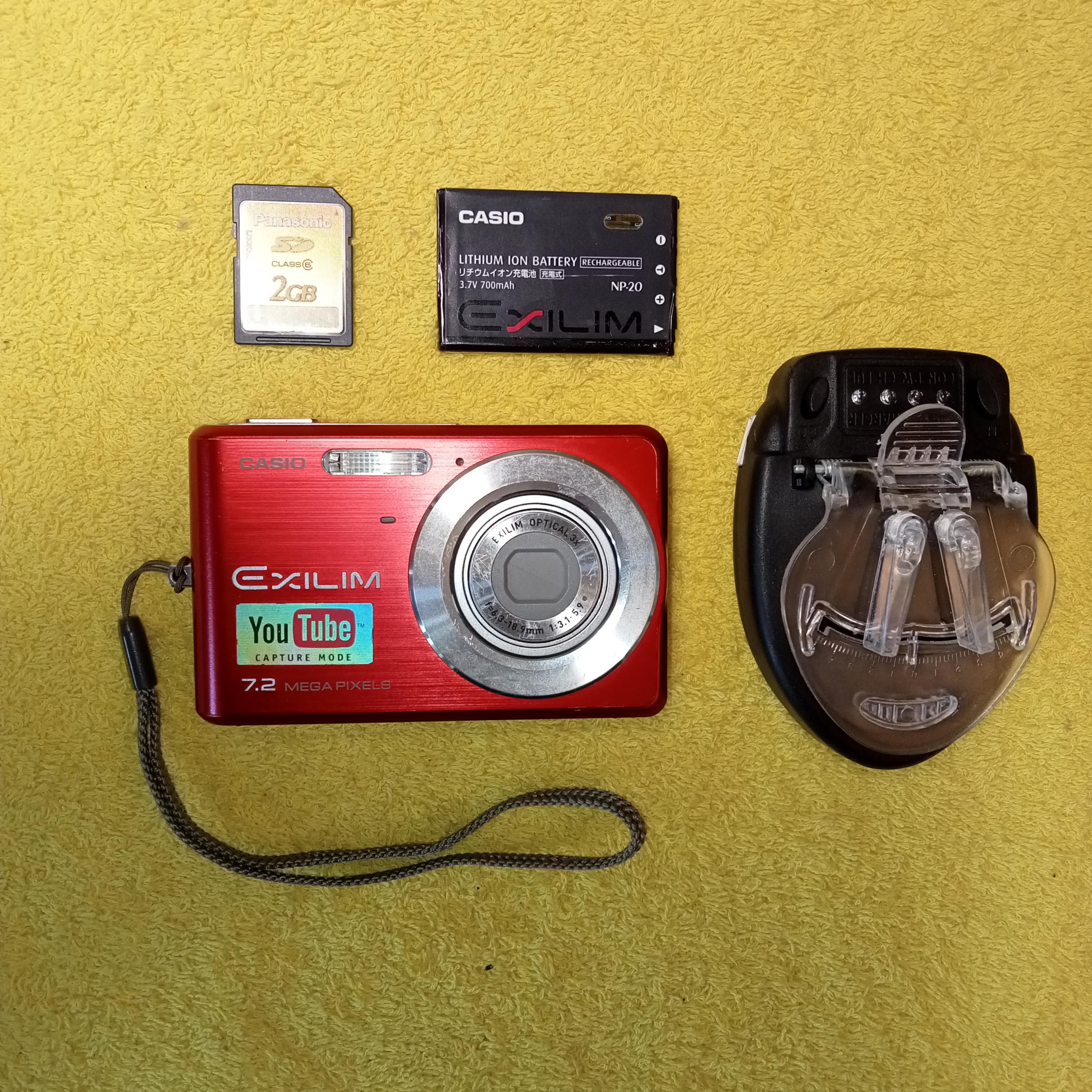 Red Digital Camera, Working Casio Exlim EX-Z77, 7.2 MP Camera, 3x