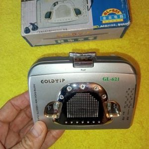 Funktionierender Mikrokassettenrekorder Goldvip GL-621, AM/FM-Radiokassettenspieler, Kassettenspieler, tragbarer Spieler, Vintage-Spieler
