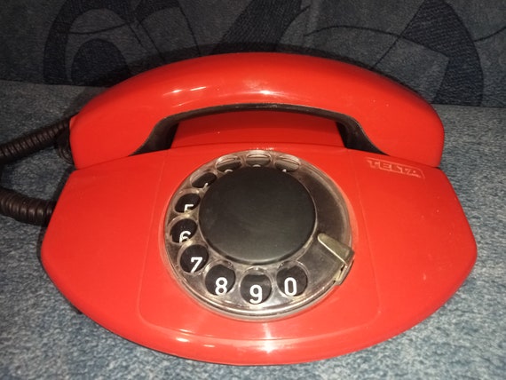 Téléphone rouge soviétique fonctionnel. Téléphone fixe vintage TELTA années  80. Rare téléphone à cadran de l'URSS. décoration de maison. -  France