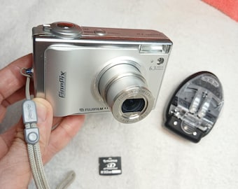 Fujifilm Finepix Z5 CCD Digital Camera Y2K Retro Compact With