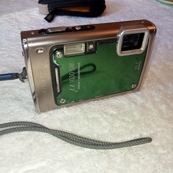 オリンパス 防水デジタルカメラ μ1030SW オールドコンデジ メタルグリーン オリンパス 防水デジタルカメラ μ1030SW オールドコンデジ