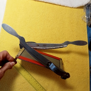 Cuchillo de corte fotográfico hecho a mano con dos hojas. Años 90, cortador para fotografías, cartón, figuras de papel. Recortador vintage, cortador de postales soviético.