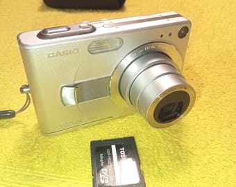 Cámara digital Casio Exlim EX-Z40, probada y funcionando. Cámara de 4 MP, zoom óptico 3x, con tarjeta de memoria. Diseño elegante y funcional.
