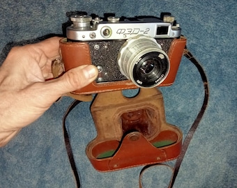 Appareil photo argentique soviétique vintage FED 2 fonctionnel avec objectif Industar-26m f2.8 52 mm. Appareil photo 35 mm URSS ancien. Filetage M39, identique au filetage Leica.