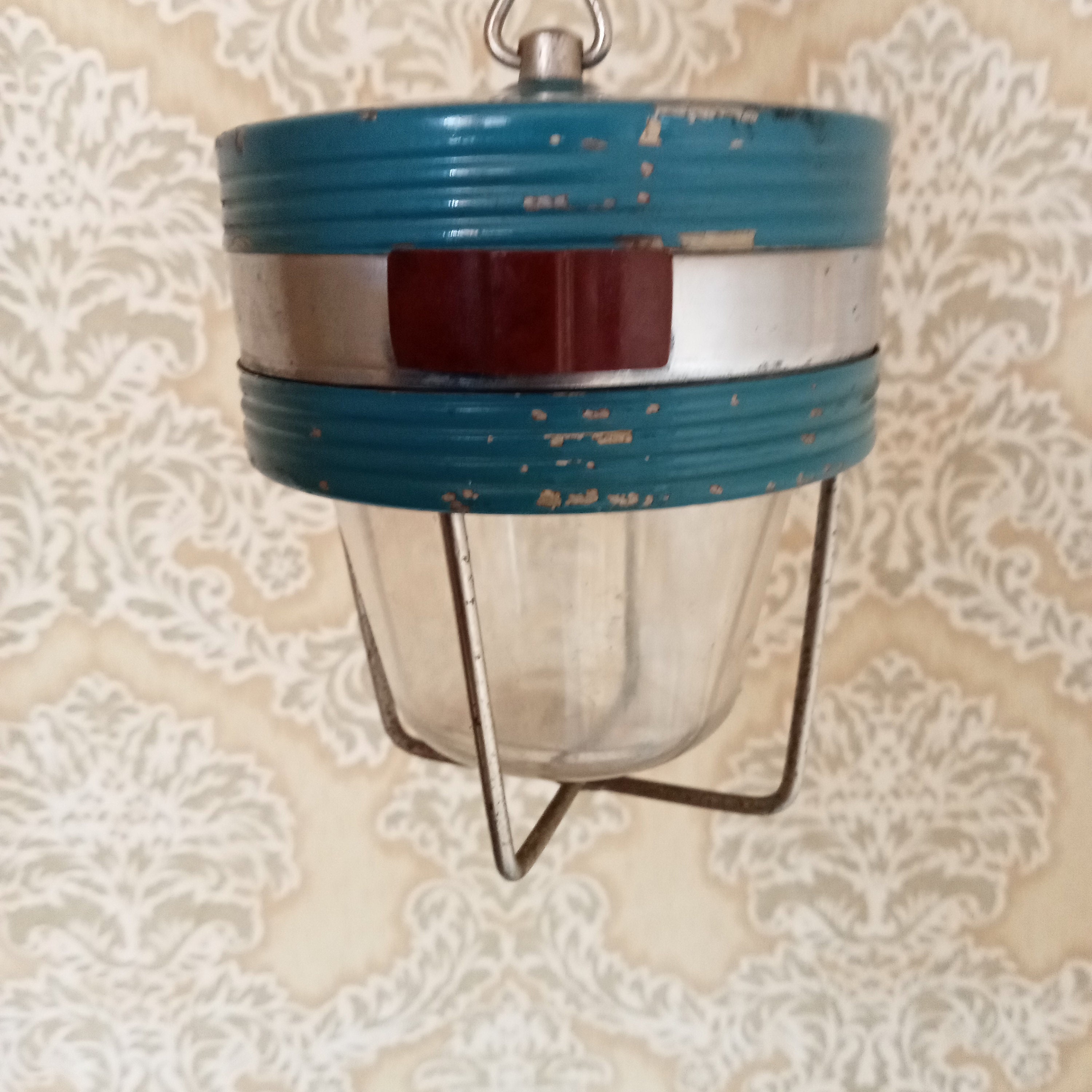 Camp lighting, classic camping style – the folding candle lantern